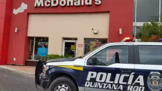 Cuando los elementos de la policía llegaron el hombre ya no se encontraba en el restaurante  Foto: Jazmín Rodríguez