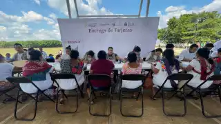 Inicia entrega de tarjetas del programa 'Pensión Mujeres Bienestar' en Campeche