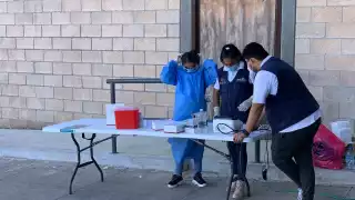 Se pudo ver una larga fila de ciudadanos que acudieron para que les aplicaran dicha prueba