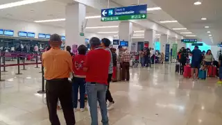 Volaris continúa cancelando vuelos pese a negar la huelga de pilotos y sobrecargos