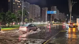 Lluvias provocan cortes de energía eléctrica e inundaciones en Cancún y otros municipios
