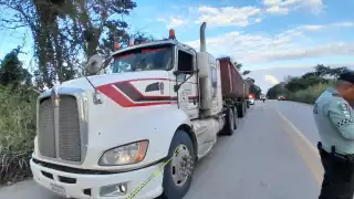 Asesinan a trailero tras riña sobre la carretera federal Escárcega- Chetumal