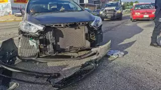 Choque deja daños materiales en Playa del Carmen