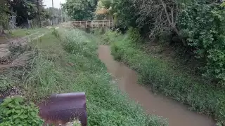 Vigilan colonias cercanas al dren natural en Escárcega ante avance de "Milton"