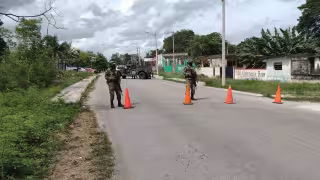 Elementos policiacos mantienen acordonada la zona