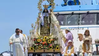 Con fe y devoción, Virgen del Carmen es homenajeada en su tradicional paseo por mar