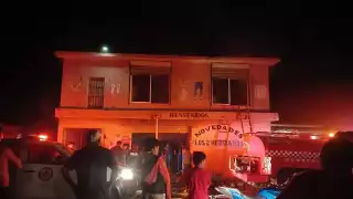 Voraz incendio consume tienda de ropa en Kantunilkín a horas de la Nochebuena