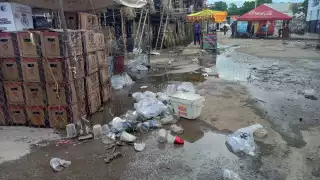 En los espacios de la celebración es notoria la acumulación de basura. Foto: Iván de Jesús May