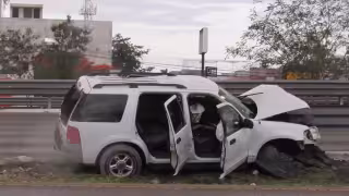 Un conductor estampó su camioneta en Periférico por lo que se encuentra grave en el hospital en Mérida