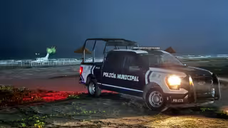 Custodian zona de Playa Norte tras aterrizaje de emergencia de aeronave en Ciudad del Carmen