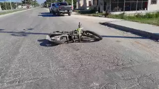 Motociclista arrolla a adulta mayor en Escárcega y le provoca una posible fractura