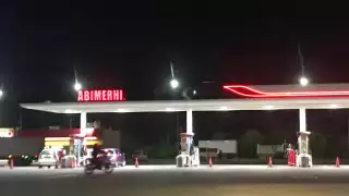 Asaltan gasolinera a la salida de Cancún; asaltantes llevaban armas de fuego