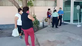 Empleados del sector salud reciben segunda dosis de vacuna contra COVID-19