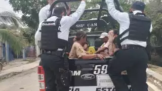 Los detenidos se encontraban tomando bebidas alcohólicas en la vía pública