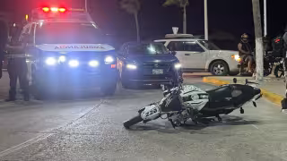 Conductor ebrio provoca choque contra motociclista en el malecón de Playa Norte de Carmen