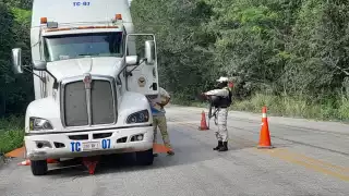El elemento de la Guardia Nacional resultó ileso en el accidente