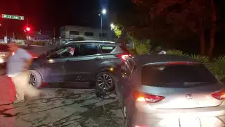 Una carambola de tres autos provocó un herido en la avenida Nichupté, en el cruce con la  Kabah, la madrugada de hoy