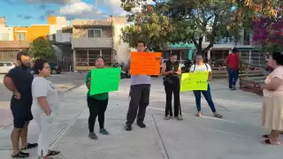 Padres aseguran que el maestro es violento y llega al plantel en Playa del Carmen con aliento alcohólico