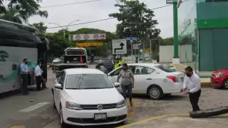 Las aseguradoras de los tres vehículos resolvieron el incidente vial