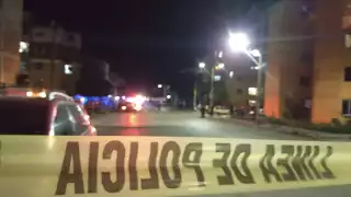 Cuando los paramédicos valoraron a las víctimas, una de ellas ya no contaba con signos vitales y la otra fue trasladada a un hospital