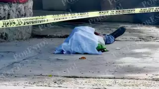 Testigos creyeron que se trataba de un golpe de calor, por lo que lo recostaron en el piso y ya no se paró