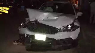 La camioneta terminó con varios daños