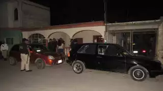 Ebrio detenido por dañar a machetazos dos autos en Tizimín