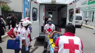 El hombre de 32 años se fracturó la rodilla tras resbalarse con la cáscara de una fruta