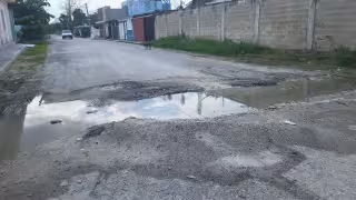 Piden a Obras Públicas reparar calle de la colonia 10 de mayo en Escárcega