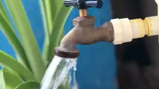 Los habitantes de las 10 colonias de Playa del Carmen con afectaciones en el servicio de agua potable deberán racionar la que tengan almacenada