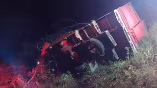 El conductor del tráiler resultó ileso en el accidente en la vía Tizimín-Colonia Yucatán