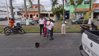 Camioneta impacta a motociclista en Periférica Norte de Ciudad del Carmen; hay un lesionado