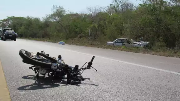 Existen dos versiones en este accidente que dejó dos heridos Existen dos versiones en este accidente que dejó dos heridos