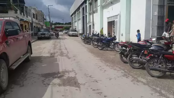 Un hombre dejó su bicicleta encadenada en la calle 22 de la colonia Centro y al regresar no la encontró Un hombre dejó su bicicleta encadenada en la calle 22 de la colonia Centro y al regresar no la encontró
