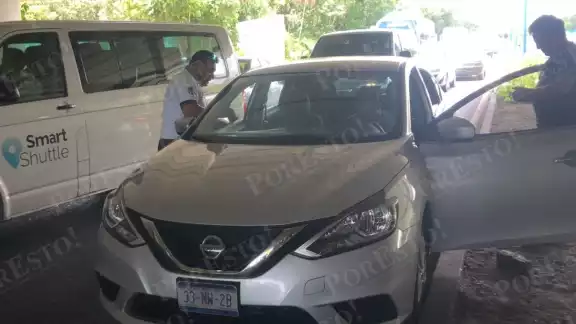 El trabajador del Aeropuerto Internacional de Cancún logró ser auxiliado por otros automovilistas en el Boulevard Luis Donaldo Colosio