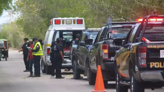 Al lugar llegaron elementos de la Secretaría de Seguridad Pública, así como una ambulancia Al lugar llegaron elementos de la Secretaría de Seguridad Pública, así como una ambulancia