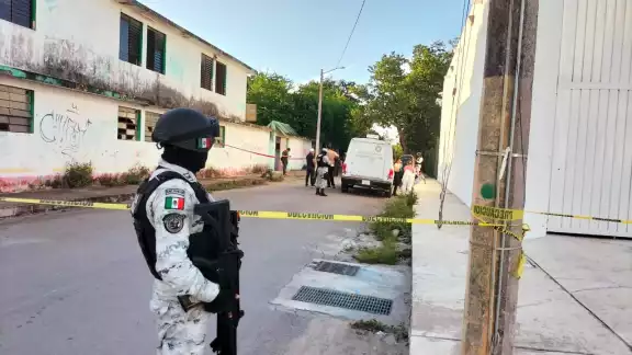 El cuerpo de un hombre fue hallado colgado de un árbol en una casa abandonada El cuerpo de un hombre fue hallado colgado de un árbol en una casa abandonada