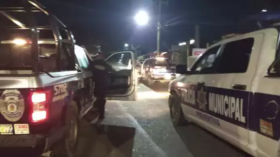 Los policías acudieron al lugar de los hechos Los policías acudieron al lugar de los hechos