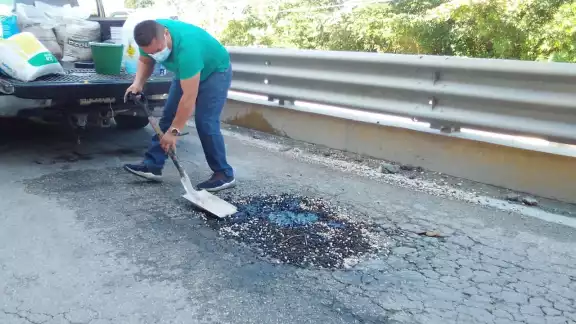 El hombre refirió que esta vía debería estar en buenas condiciones para los automovilistas de Playa del Carmen