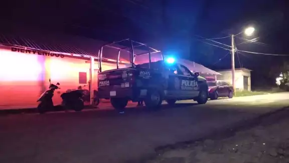 Al lugar llegaron elementos policiales para atender la llamada de auxilio hecha Al lugar llegaron elementos policiales para atender la llamada de auxilio hecha