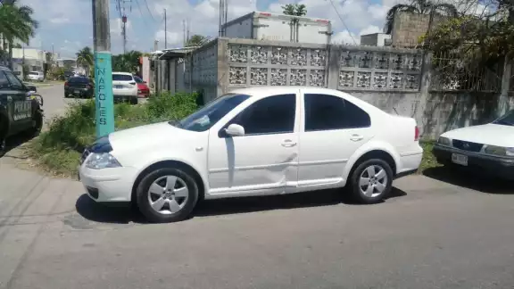 El automóvil terminó con una abolladura del lado de la puerta del conductor, luego del accidente en Chetumal El automóvil terminó con una abolladura del lado de la puerta del conductor, luego del accidente en Chetumal