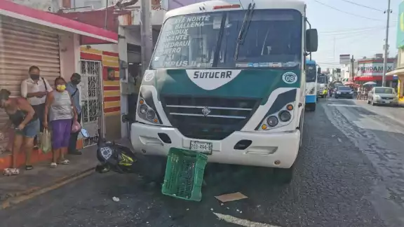 Los lesionados requirieron ser trasladados a un clínica particular al presentar lesiones y posibles fracturas Los lesionados requirieron ser trasladados a un clínica particular al presentar lesiones y posibles fracturas