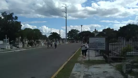 Así se ve la afluencia este 2 de noviembre en el Cementerio General de Mérida Así se ve la afluencia este 2 de noviembre en el Cementerio General de Mérida