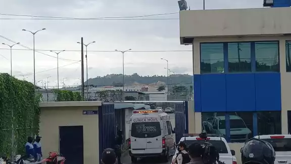 Los disturbios en las penitenciarías de Guayaquil, Cuenca y Latacunga Los disturbios en las penitenciarías de Guayaquil, Cuenca y Latacunga