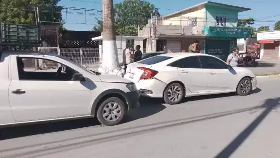 Ambos autos fueron trasladados al corralón de Escárcega Ambos autos fueron trasladados al corralón de Escárcega