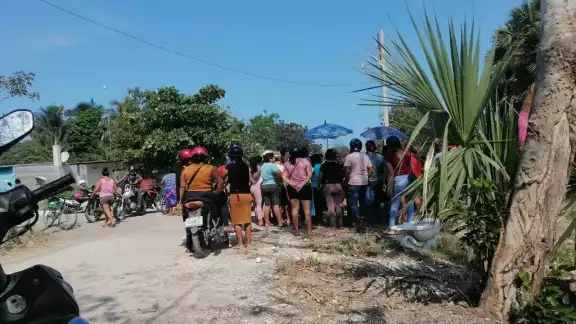 Los vecinos de la zona de invasión aseguran que el Ayuntamiento de Champotón está coludido con su desalojo Los vecinos de la zona de invasión aseguran que el Ayuntamiento de Champotón está coludido con su desalojo