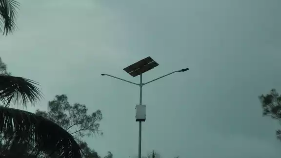 Los ciudadanos indicaron que la falta de luz incentiva la delincuencia en la zona Foto: Irene Barradas