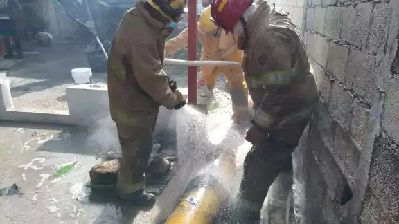Una fuerte explosión se registró en un local de comida en Durango cuando cargaban gas Una fuerte explosión se registró en un local de comida en Durango cuando cargaban gas