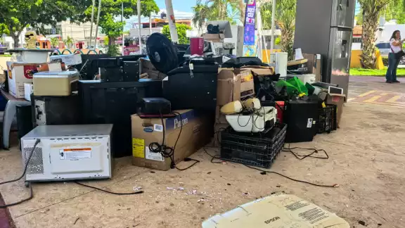 Ciudad del Carmen celebró la 21ª edición de la Campaña de Reciclaje de Electrónicos, con la meta de superar 30 toneladas de desechos Ciudad del Carmen celebró la 21ª edición de la Campaña de Reciclaje de Electrónicos, con la meta de superar 30 toneladas de desechos
