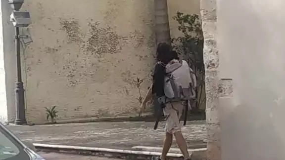 Permanecen en la ciudad de dos o más días recorriendo la ciudad a pie Permanecen en la ciudad de dos o más días recorriendo la ciudad a pie